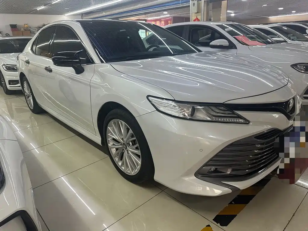 Toyota Camry — фото 3