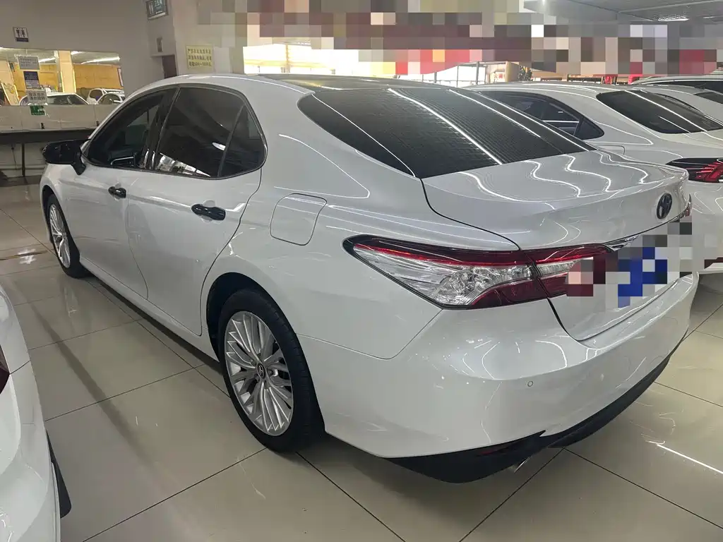 Toyota Camry — фото 10