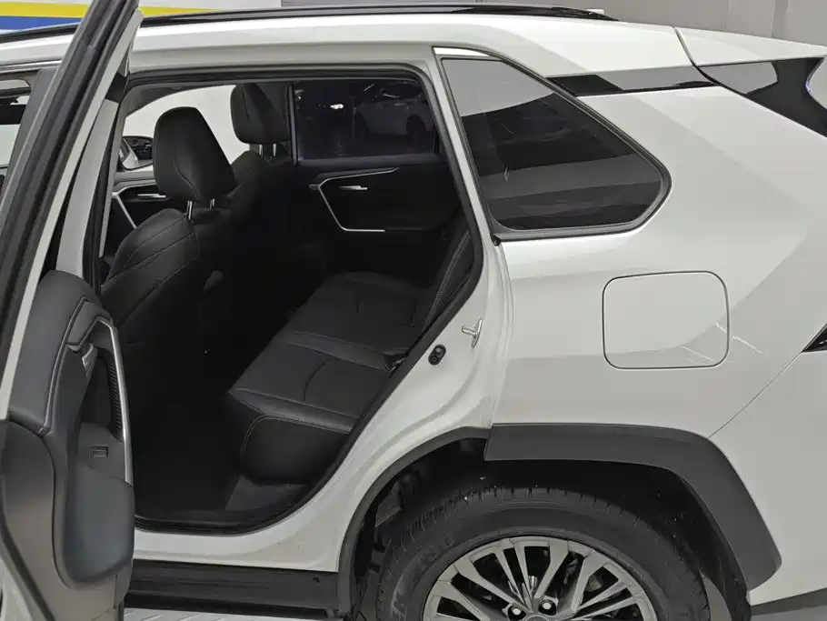 Toyota Wildlander — фото 11