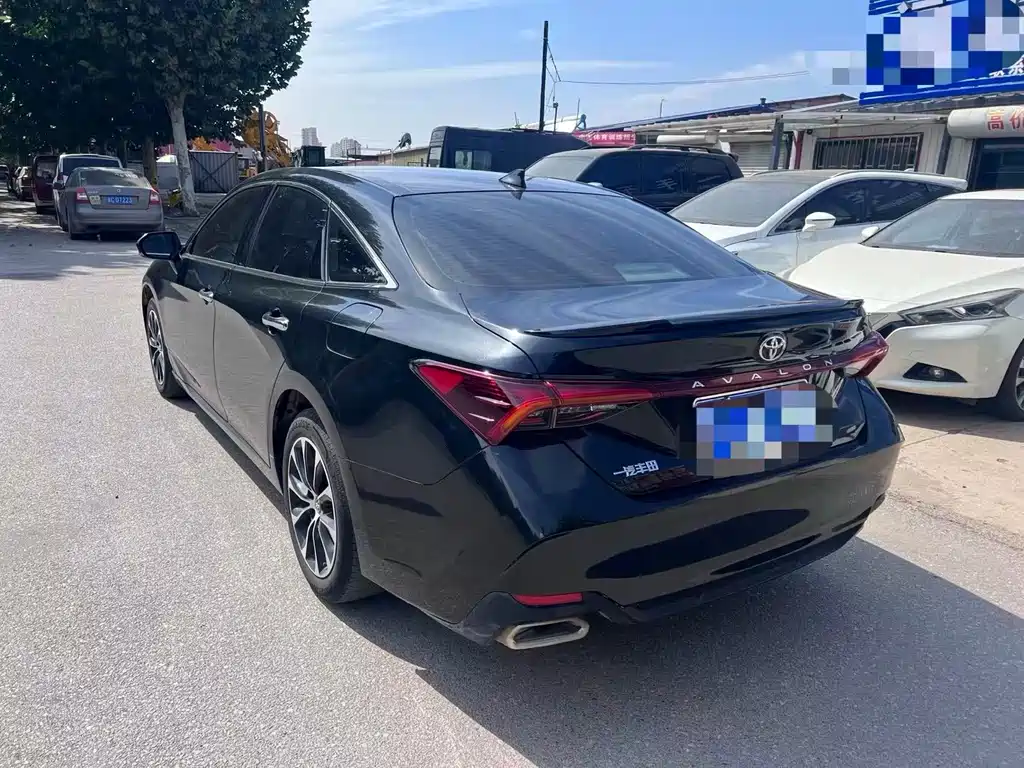 Toyota Avalon — фото 2