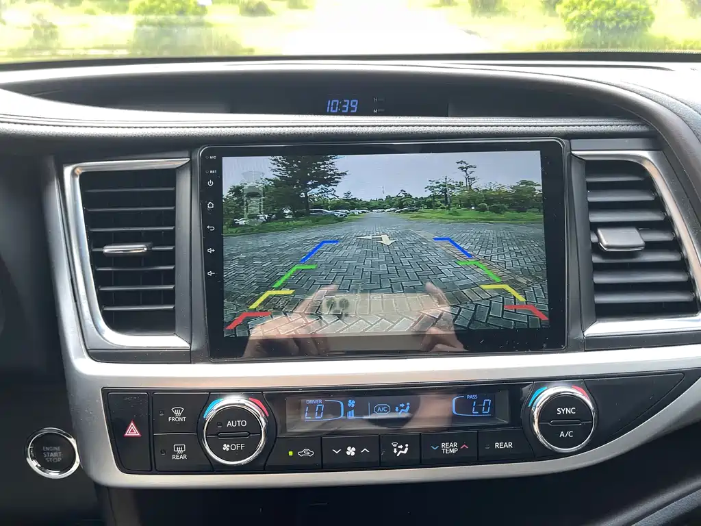 Toyota Highlander — фото 11