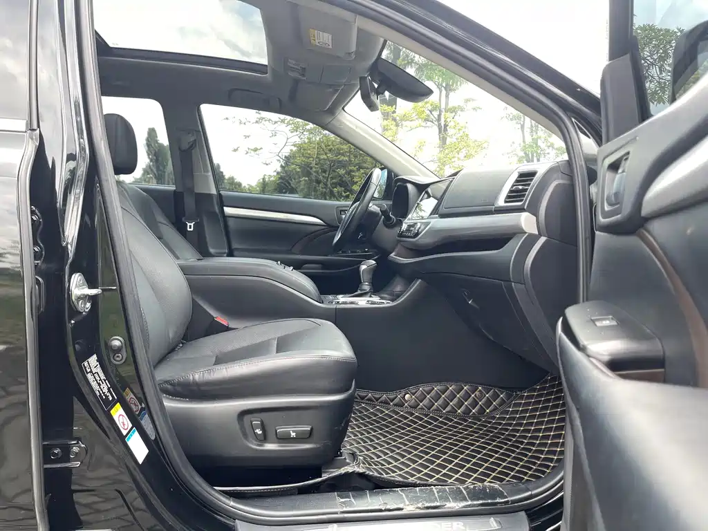 Toyota Highlander — фото 14