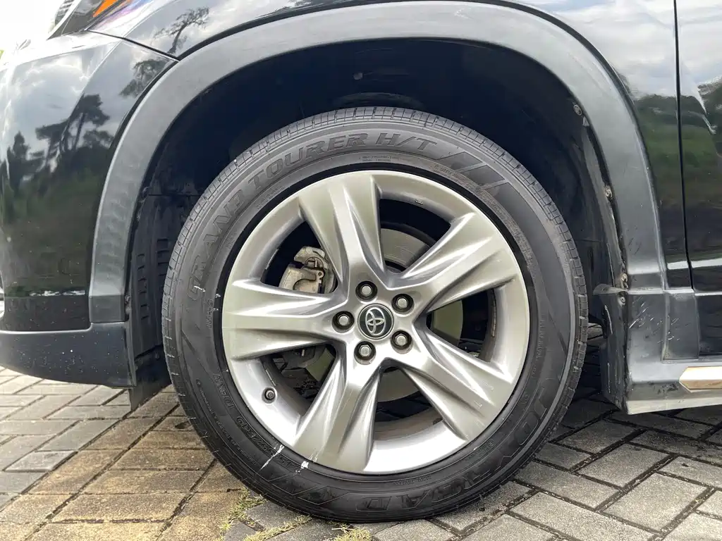Toyota Highlander — фото 20
