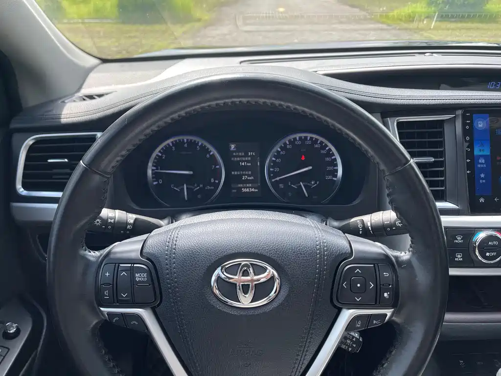 Toyota Highlander — фото 9