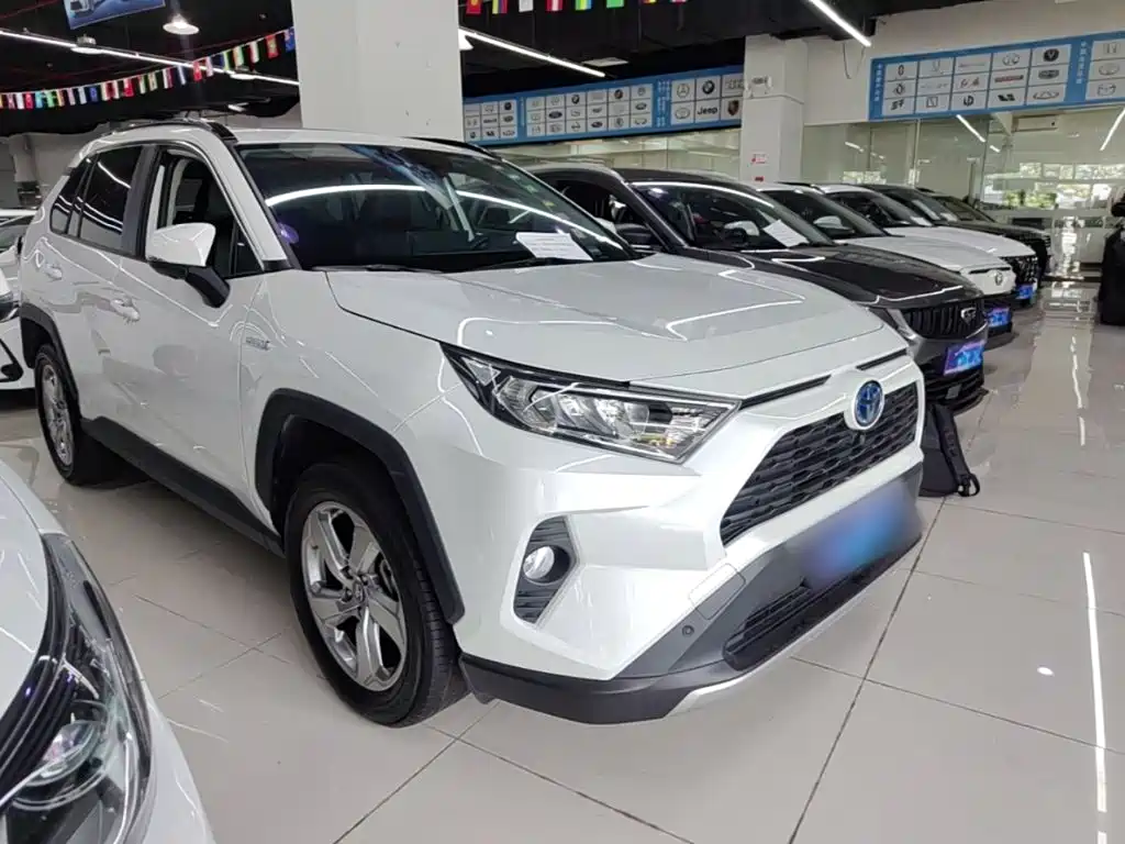 Toyota RAV4 — фото 4