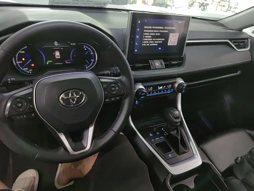 Toyota RAV4 — фото 10