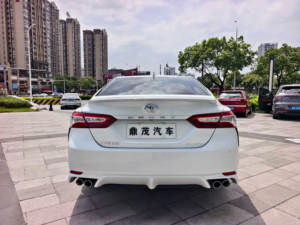 Toyota Camry — фото 4