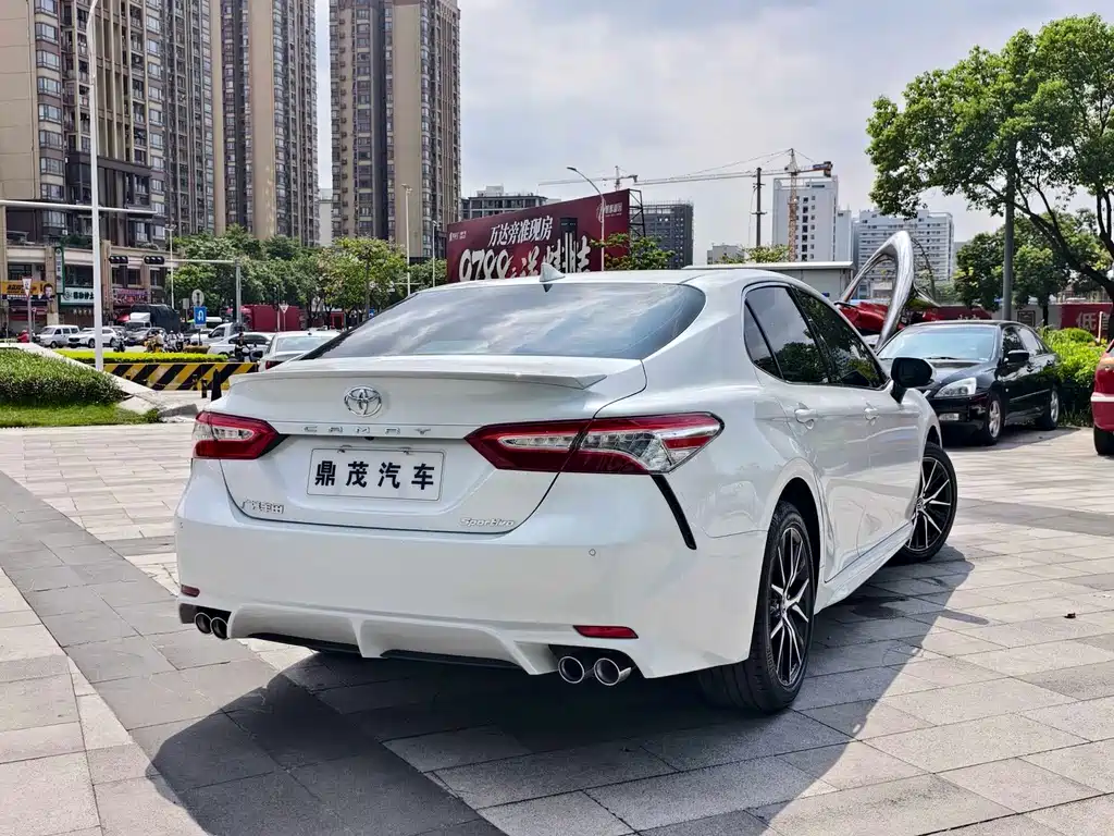 Toyota Camry — фото 7