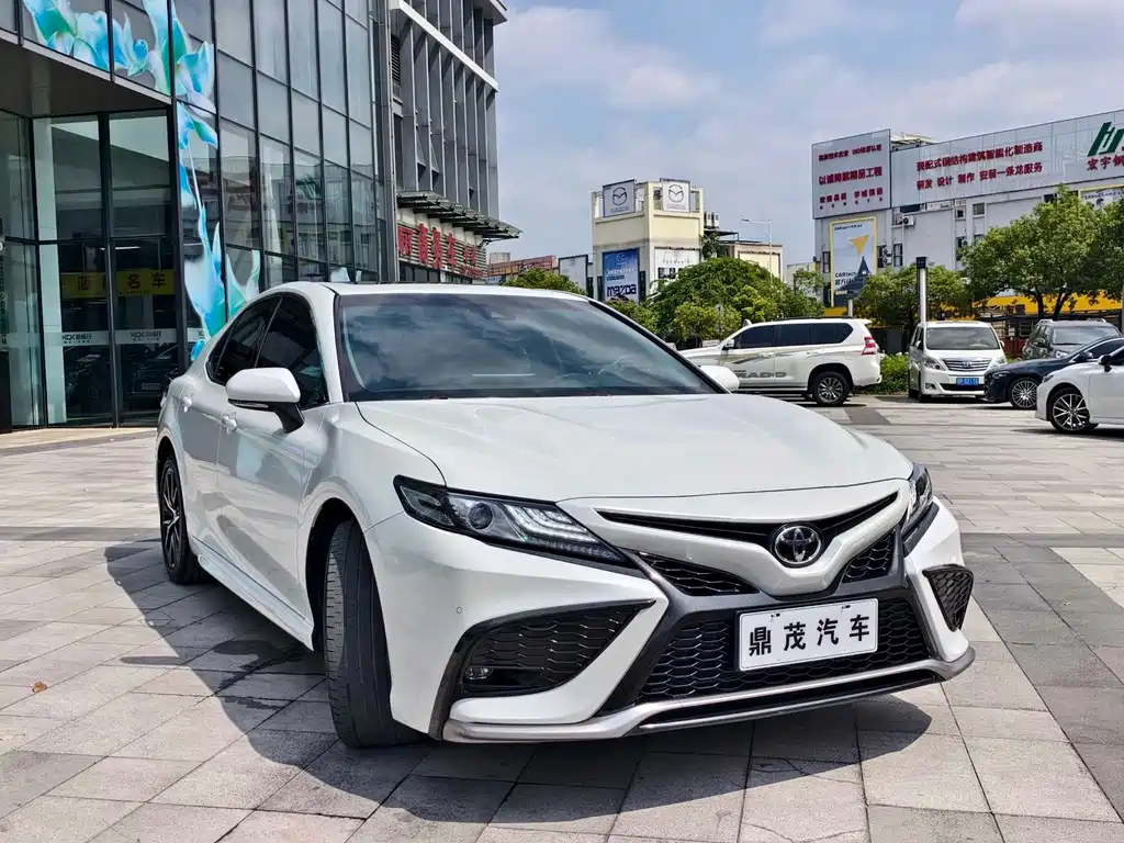 Toyota Camry — фото 8