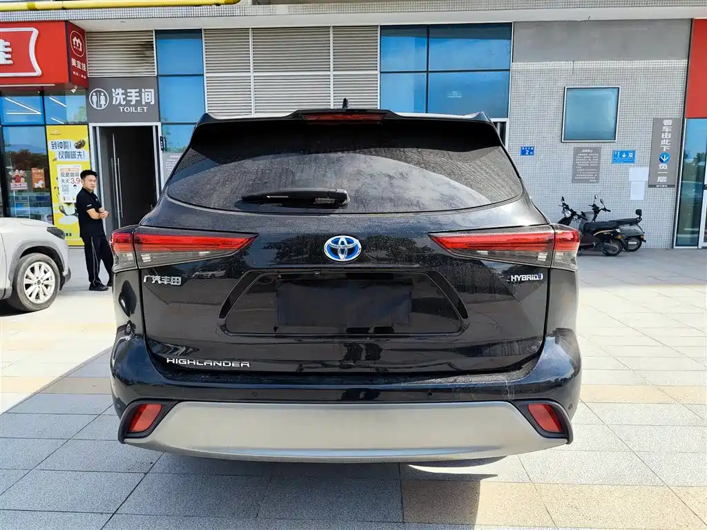Toyota Highlander — фото 8