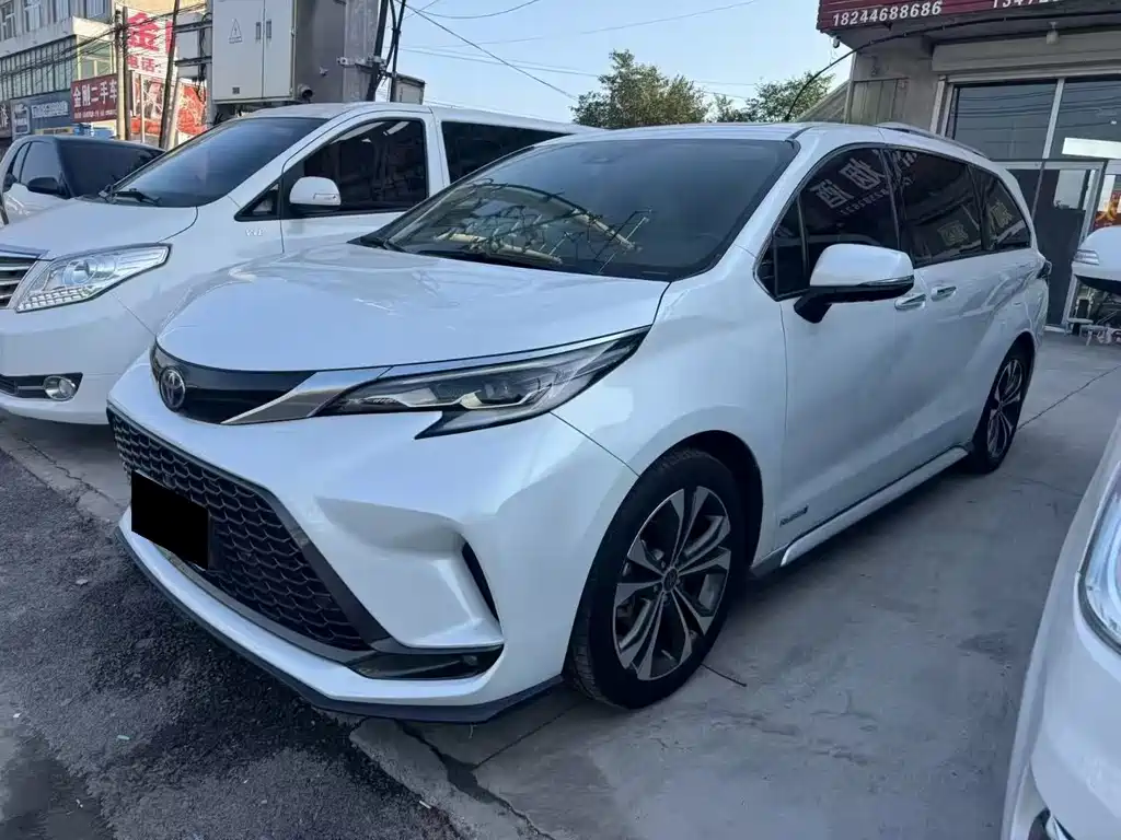 Toyota Granvia — фото 2