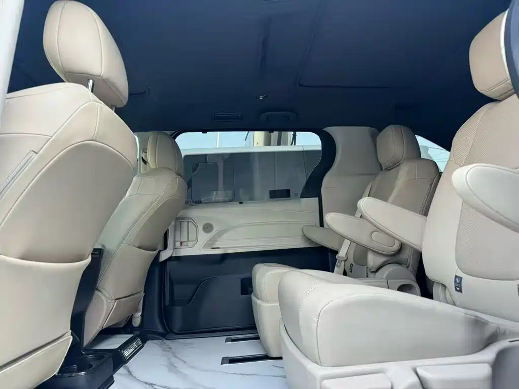 Toyota Granvia — фото 7