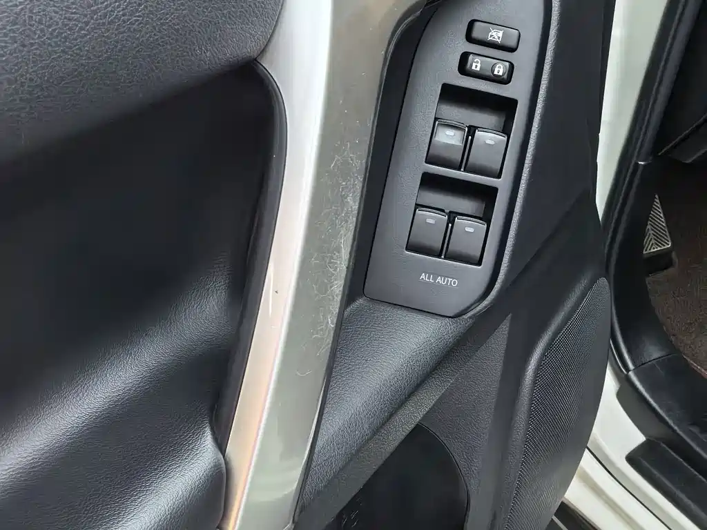Toyota Prado — фото 4