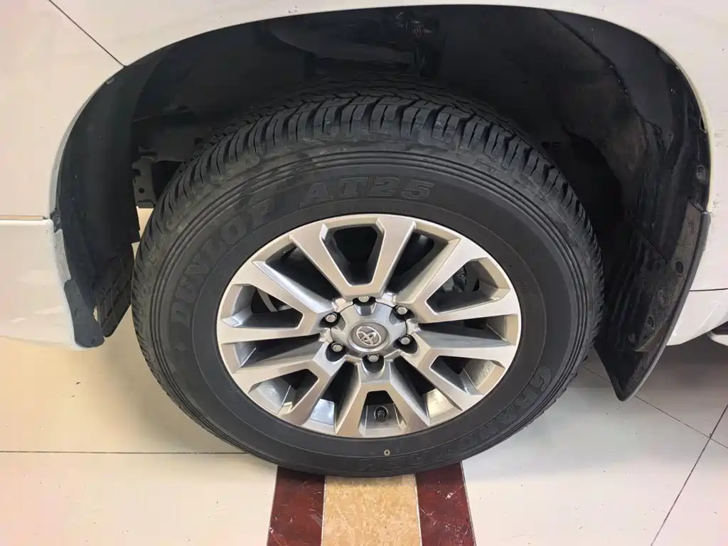 Toyota Prado — фото 3