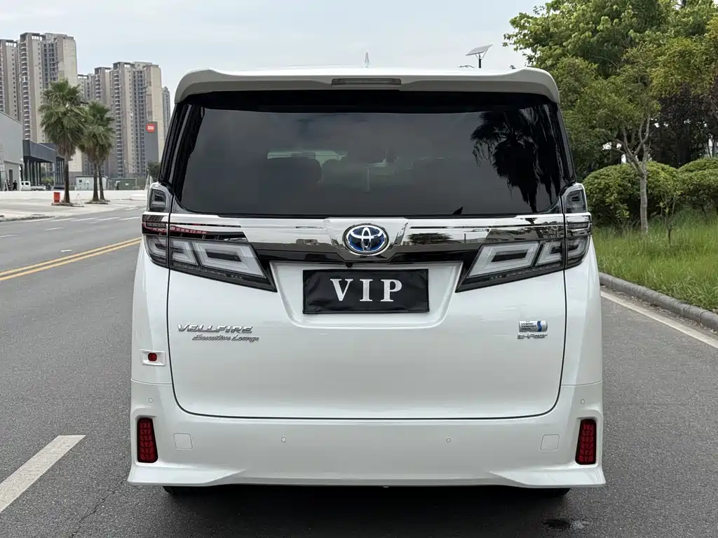 Toyota Vellfire — фото 3