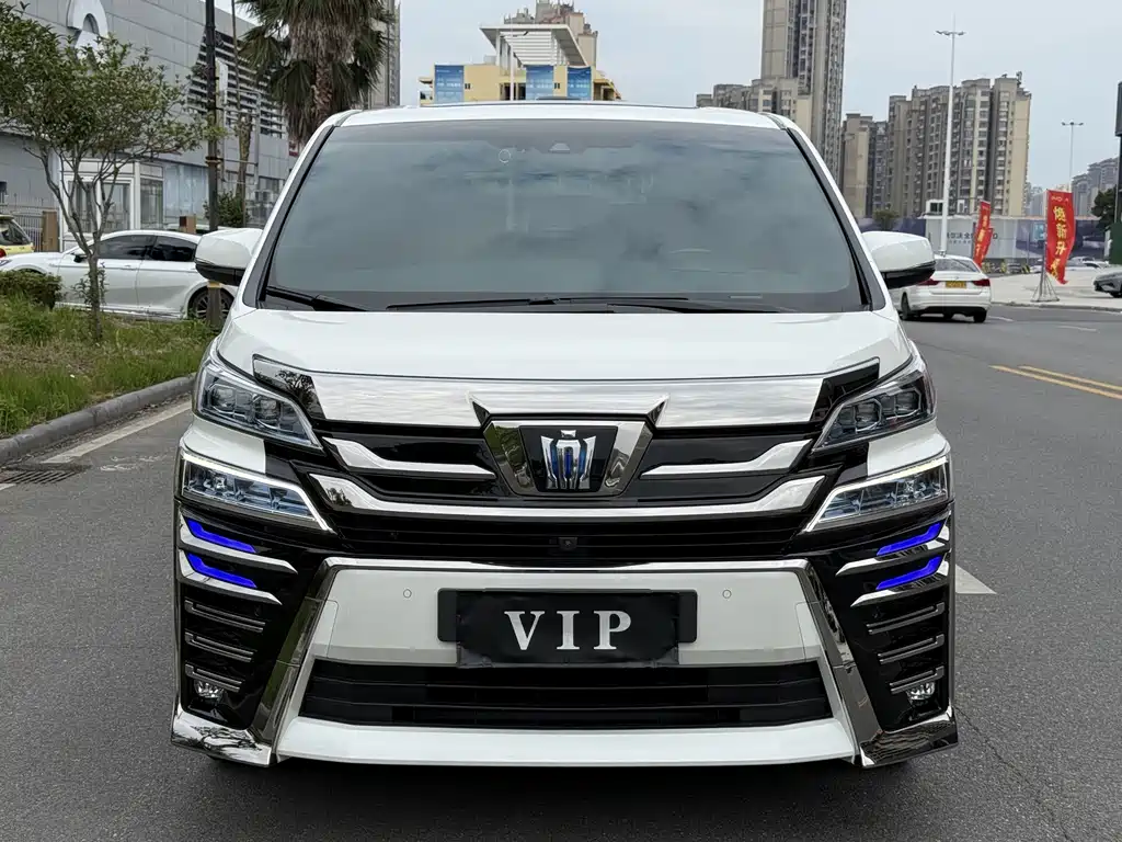 Toyota Vellfire — фото 5