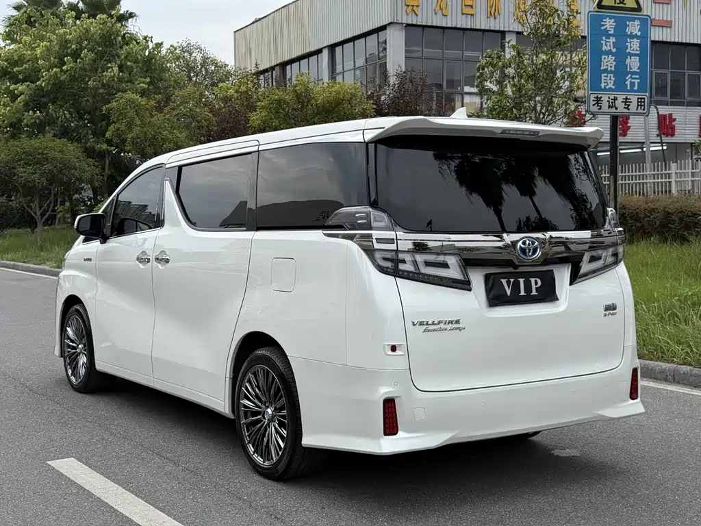 Toyota Vellfire — фото 6