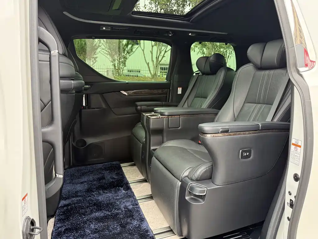 Toyota Vellfire — фото 9