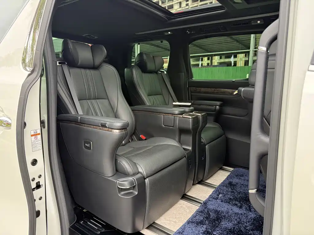 Toyota Vellfire — фото 10