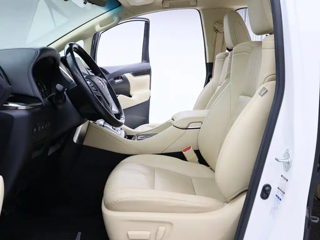 Toyota Alphard — фото 2
