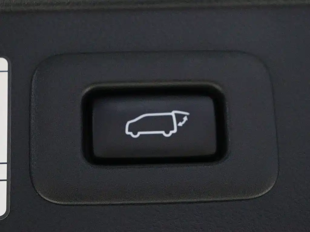 Toyota Alphard — фото 13