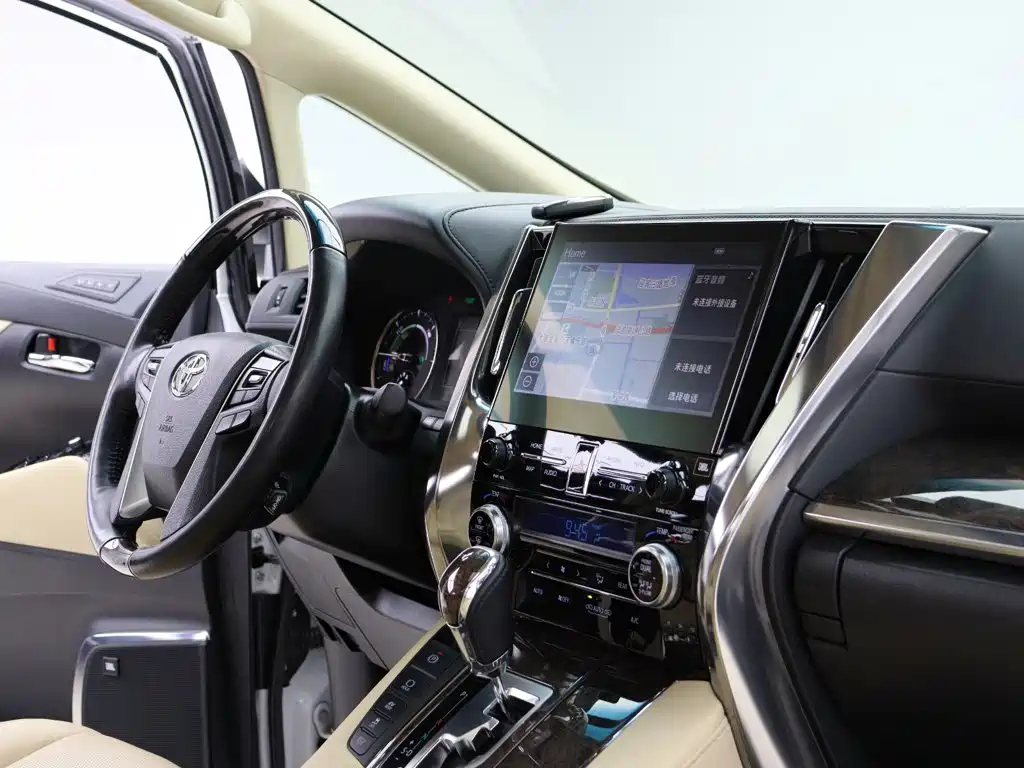 Toyota Alphard — фото 14