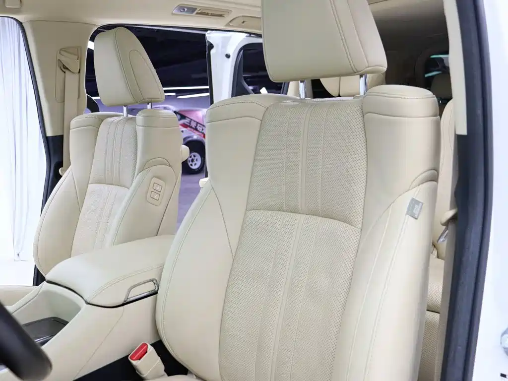 Toyota Alphard — фото 3