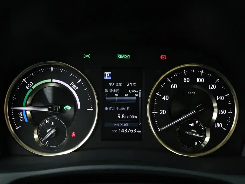 Toyota Alphard — фото 25