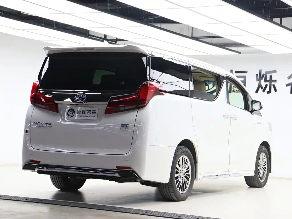 Toyota Alphard — фото 28