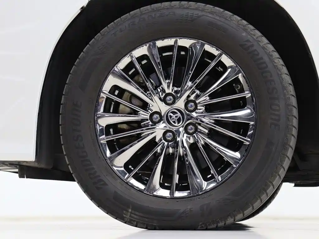 Toyota Alphard — фото 32