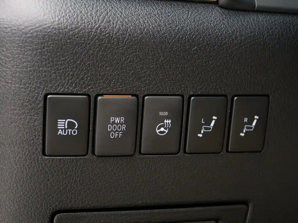 Toyota Alphard — фото 5