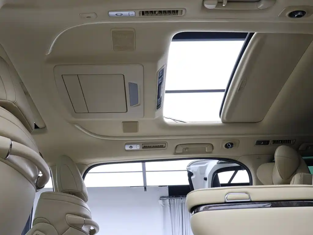 Toyota Alphard — фото 8