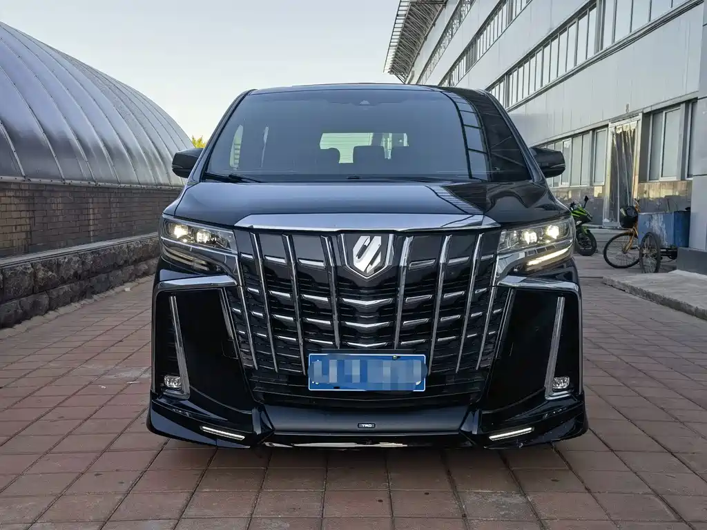 Toyota Alphard — фото 2