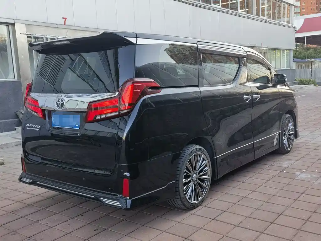 Toyota Alphard — фото 17