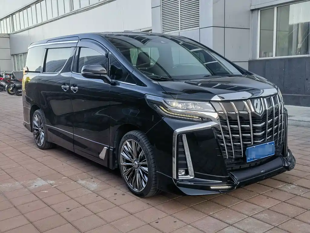 Toyota Alphard — фото 3