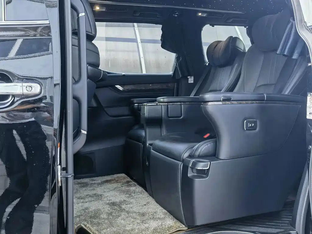 Toyota Alphard — фото 9