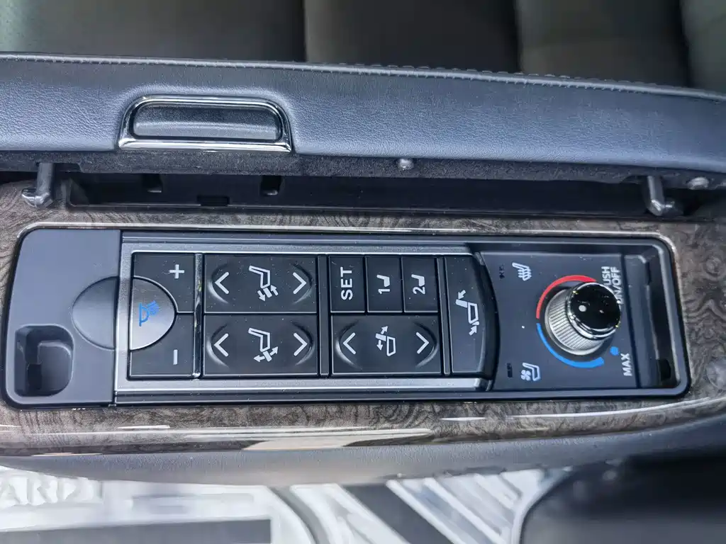 Toyota Alphard — фото 10