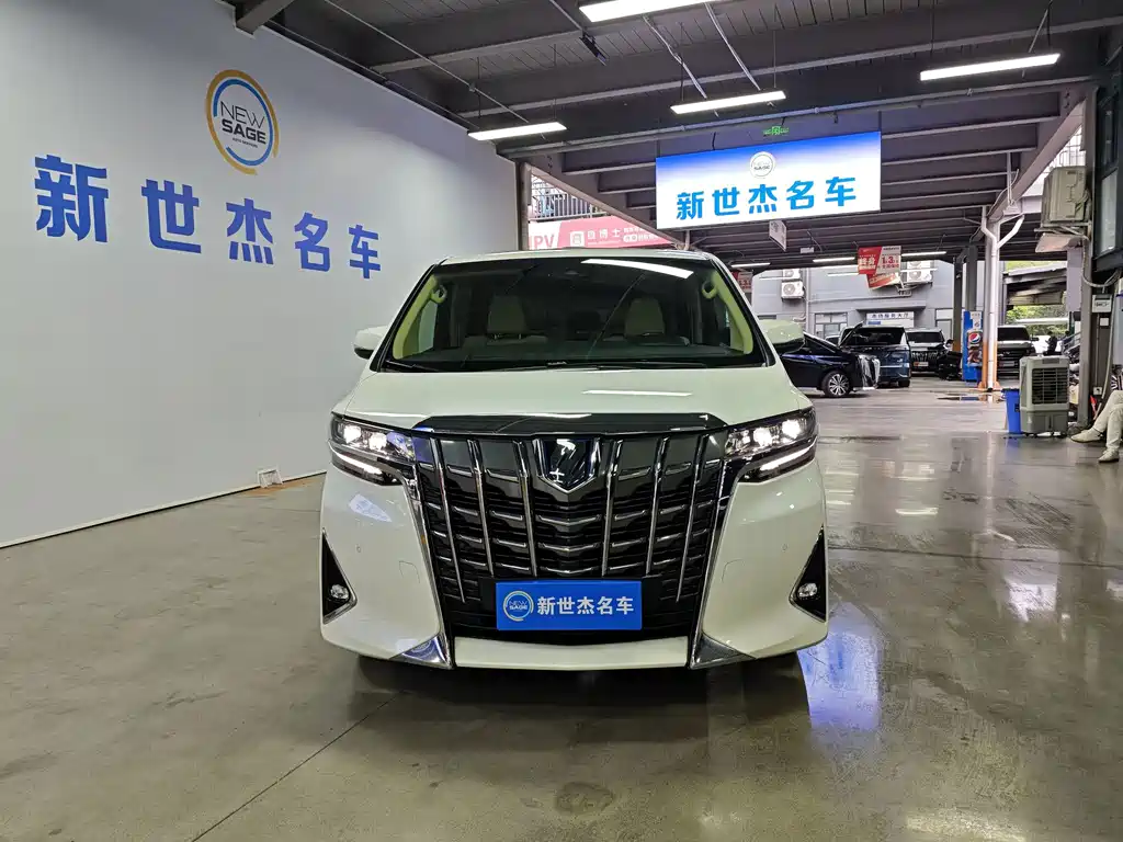 Toyota Alphard — фото 2