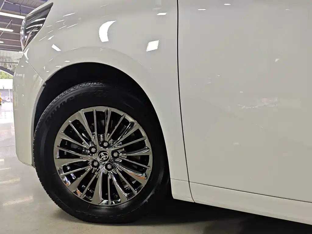 Toyota Alphard — фото 14