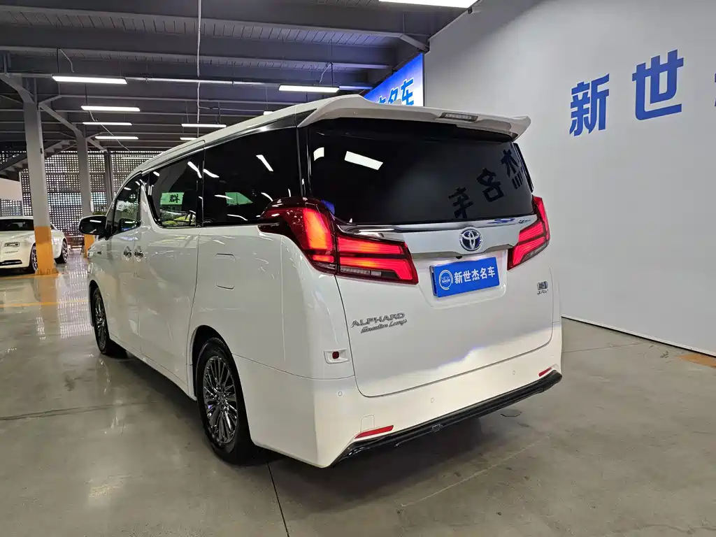Toyota Alphard — фото 17