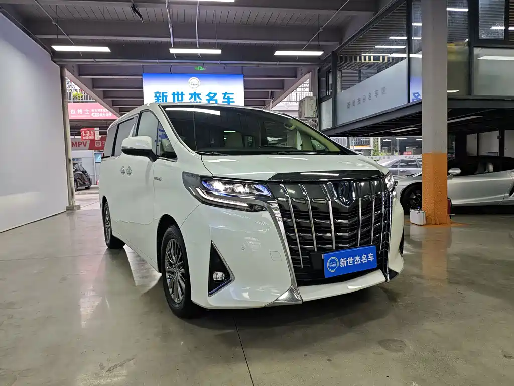 Toyota Alphard — фото 3