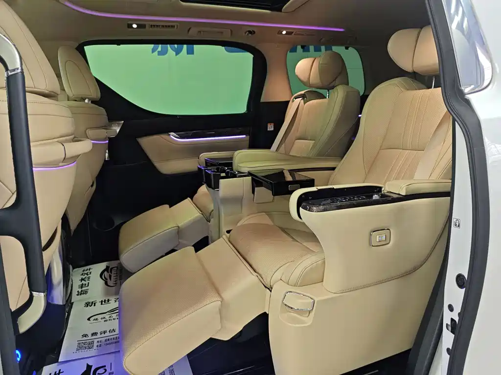 Toyota Alphard — фото 8