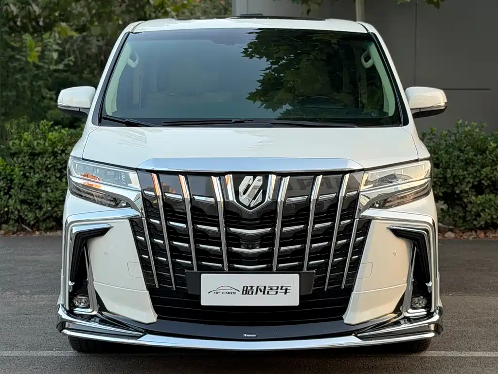 Toyota Alphard — фото 2