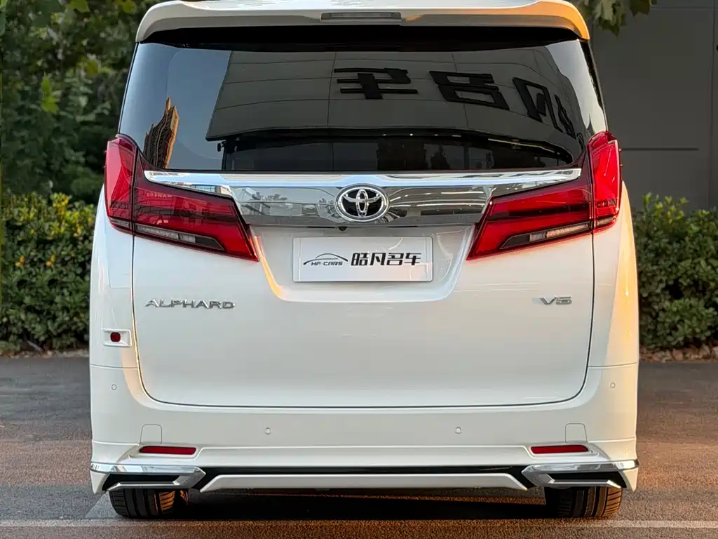 Toyota Alphard — фото 4