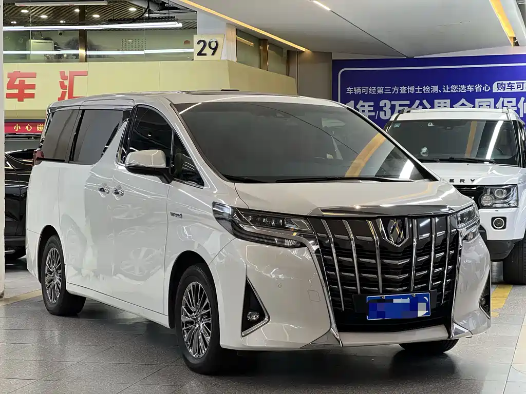 Toyota Alphard — фото 2
