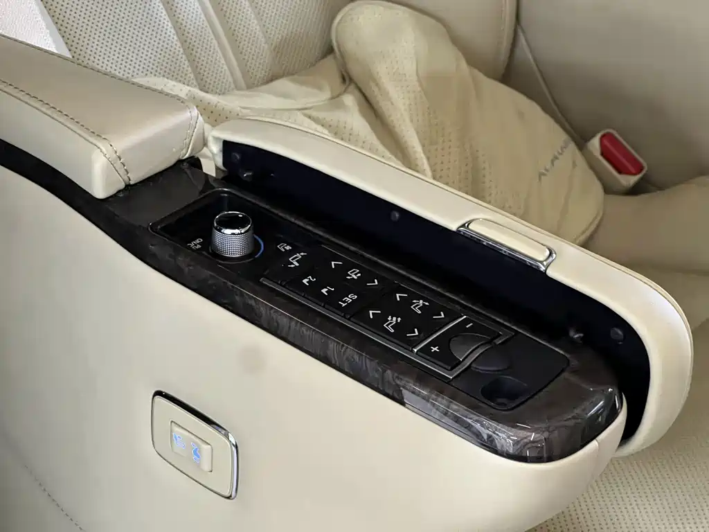 Toyota Alphard — фото 13