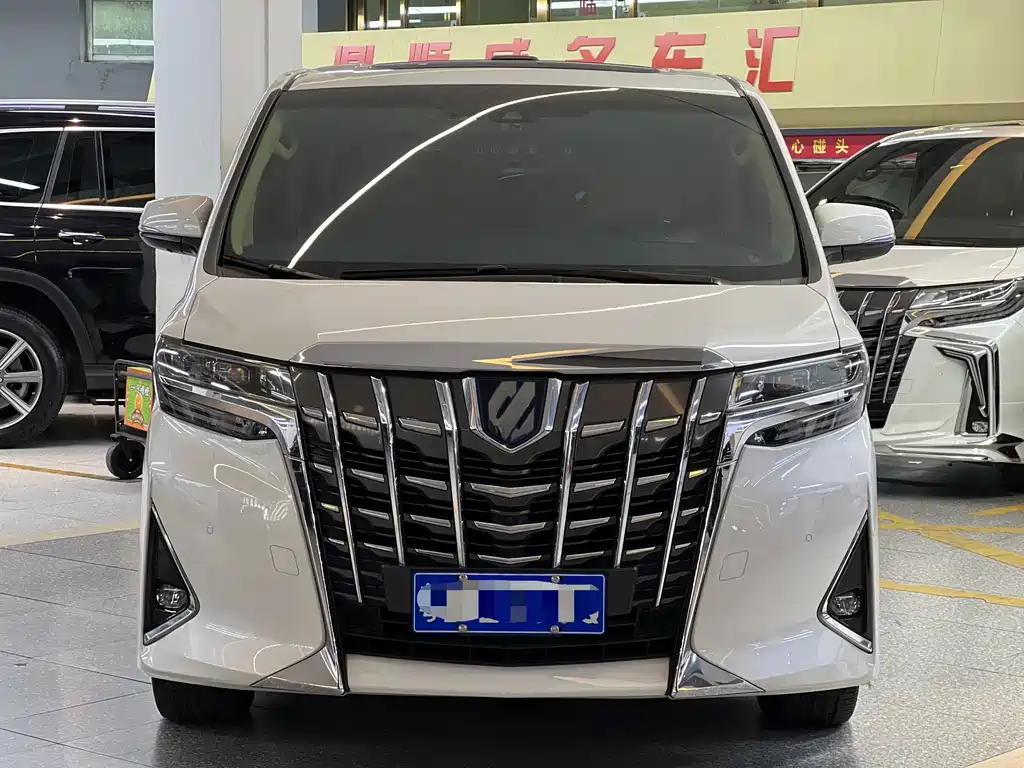 Toyota Alphard — фото 3