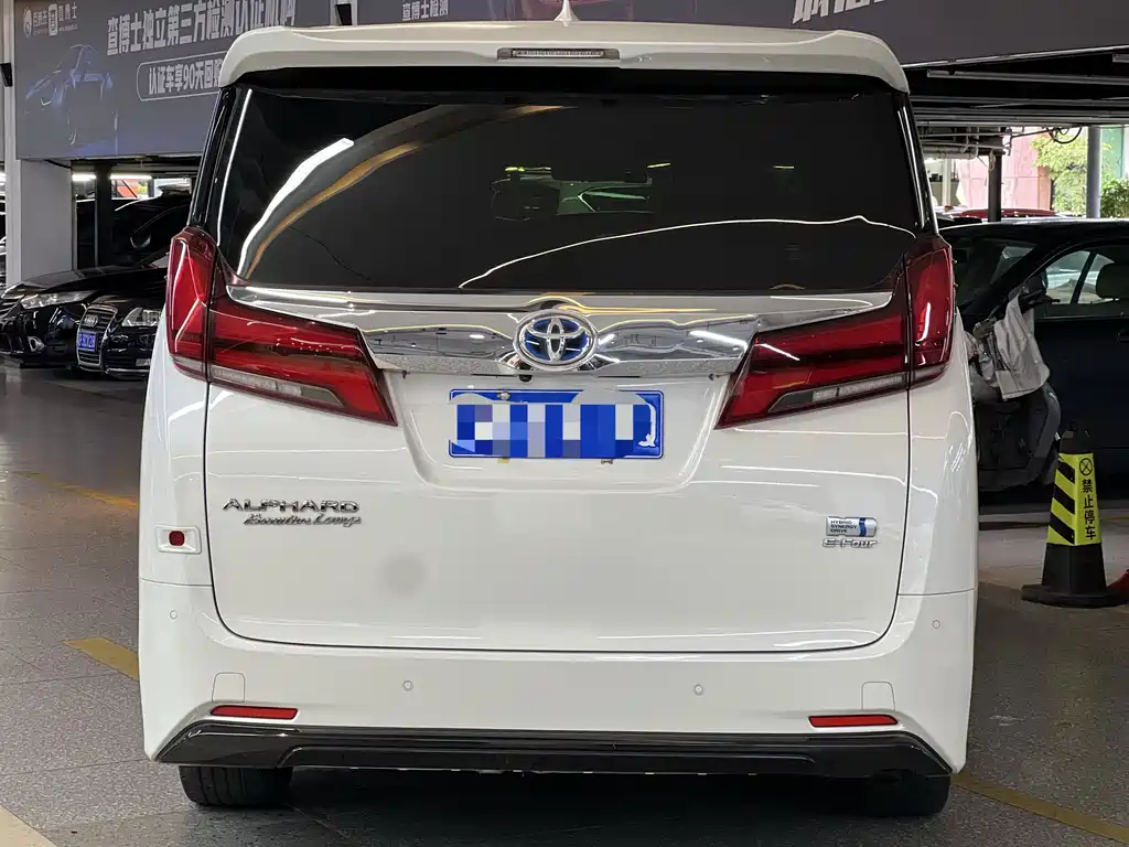 Toyota Alphard — фото 6