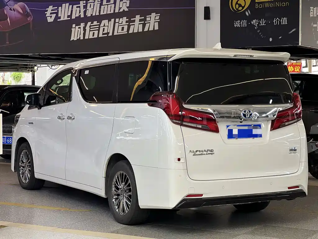 Toyota Alphard — фото 7
