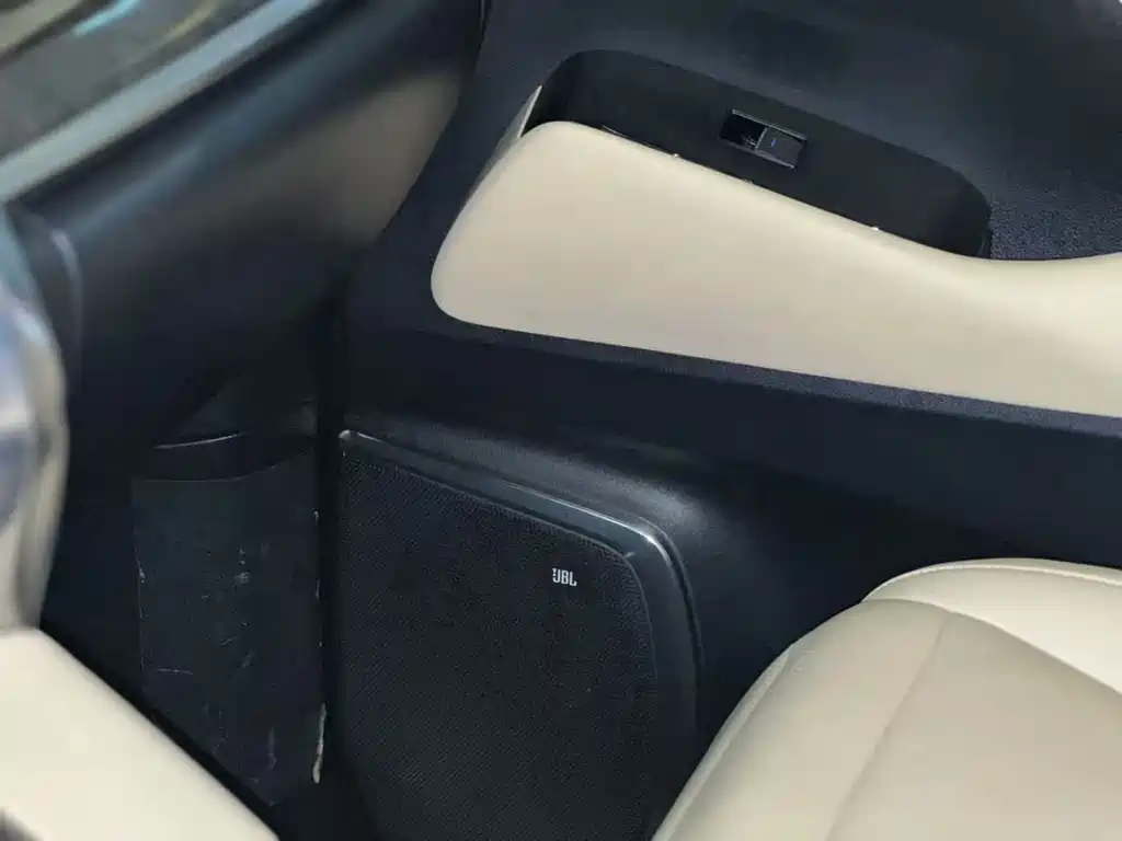 Toyota Alphard — фото 8